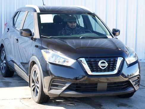 Used 2020 Nissan Kicks SV image 45