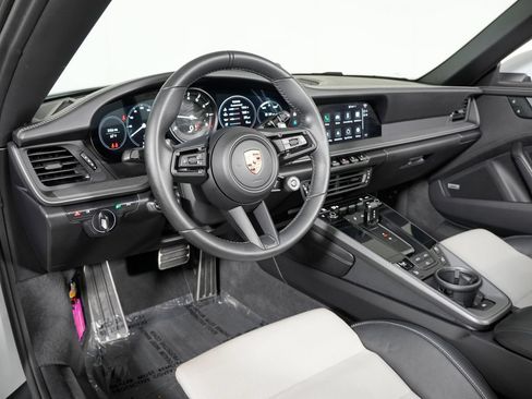 Used 2022 Porsche 911 Carrera RWD image 4