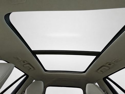 Certified 2025 Volvo XC90 T8 Core w/ Protection Package AWD/4WD image 21