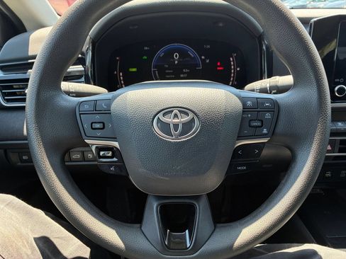 Used 2025 Toyota Camry LE FWD image 23