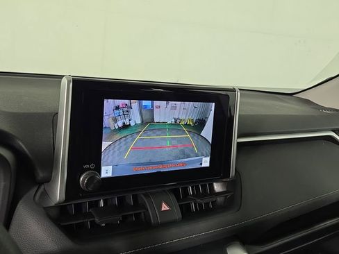 Used 2025 Toyota RAV4 XLE AWD/4WD image 18