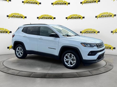 Used 2024 Jeep Compass Latitude AWD/4WD image 7