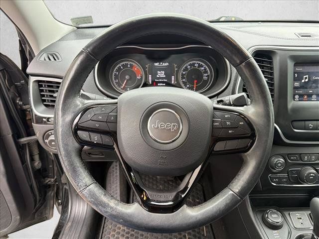 Used 2019 Jeep Cherokee Latitude Plus AWD/4WD image 18