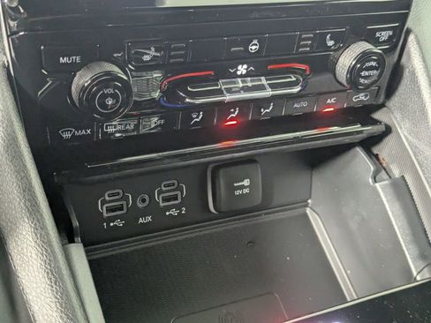 New 2025 Jeep Grand Cherokee Altitude image 28