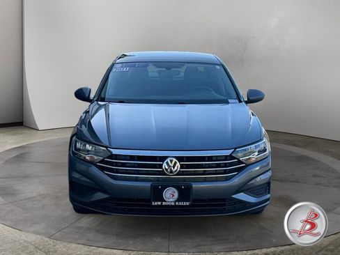 Used 2021 Volkswagen Jetta SE image 2