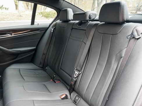 Used 2022 BMW 530i xDrive w/ Convenience Package image 17