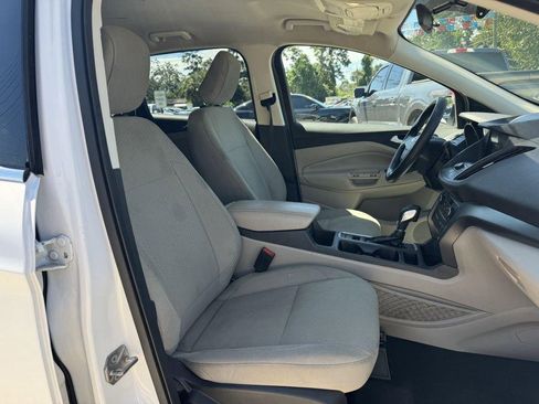 Used 2019 Ford Escape SE image 15