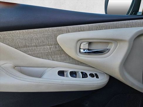 Used 2023 Nissan Murano SV image 10