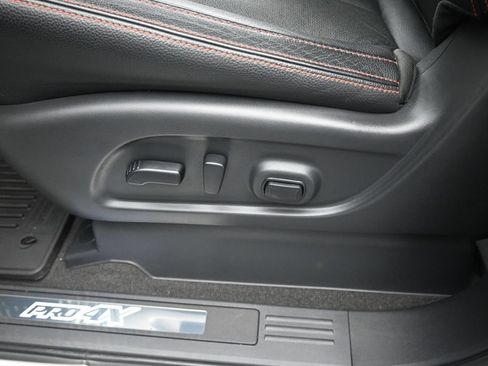 Used 2021 Nissan Titan PRO-4X w/ Pro-4x Convenience Package AWD/4WD image 10
