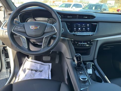 New 2026 Cadillac XT5 Luxury w/ LPO, Bronce Accent Package image 24