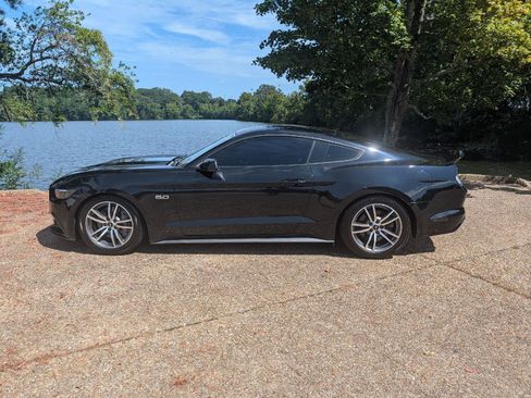 Used 2016 Ford Mustang GT RWD image 7