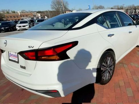 Used 2023 Nissan Altima 2.5 SV image 9