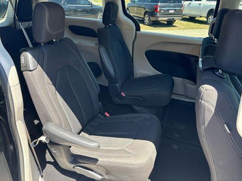 Used 2023 Chrysler Voyager LX FWD image 21