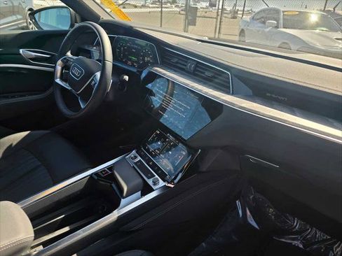 Used 2023 Audi e-tron Premium w/ Convenience Plus Package image 12