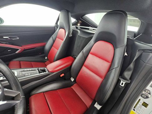 Used 2022 Porsche 718 Cayman w/ Premium Package image 16