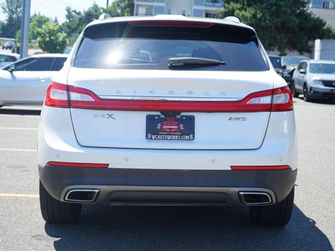 Used 2016 Lincoln MKX Reserve w/ Luxury Package AWD/4WD image 4