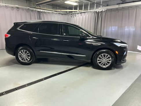Used 2024 Buick Enclave Essence w/ Technology Package FWD image 8