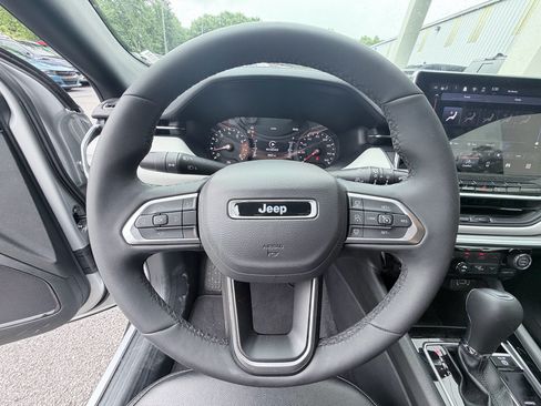 Used 2026 Jeep Compass Limited AWD/4WD image 14