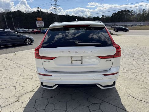 Used 2023 Volvo XC60 B5 Plus image 12