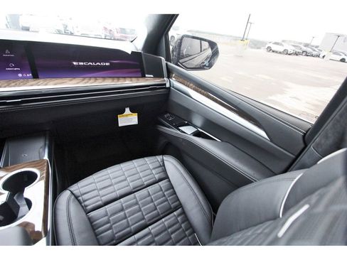 New 2026 Cadillac Escalade Platinum Sport w/ LPO, ONYX Package AWD/4WD image 10
