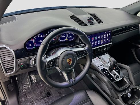Used 2023 Porsche Cayenne Platinum Edition AWD/4WD image 9