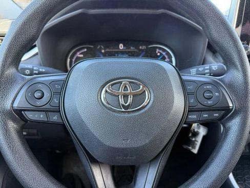 Used 2025 Toyota RAV4 LE AWD/4WD image 15