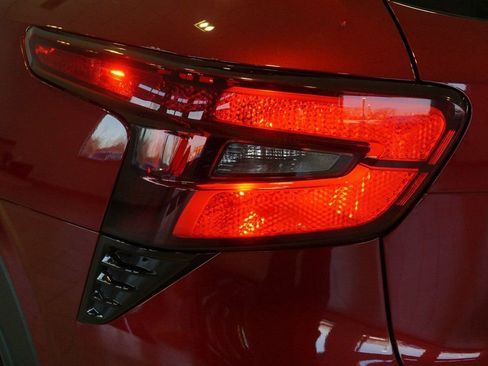 Certified 2025 Chevrolet Trax LT w/ LT Convenience Package image 30