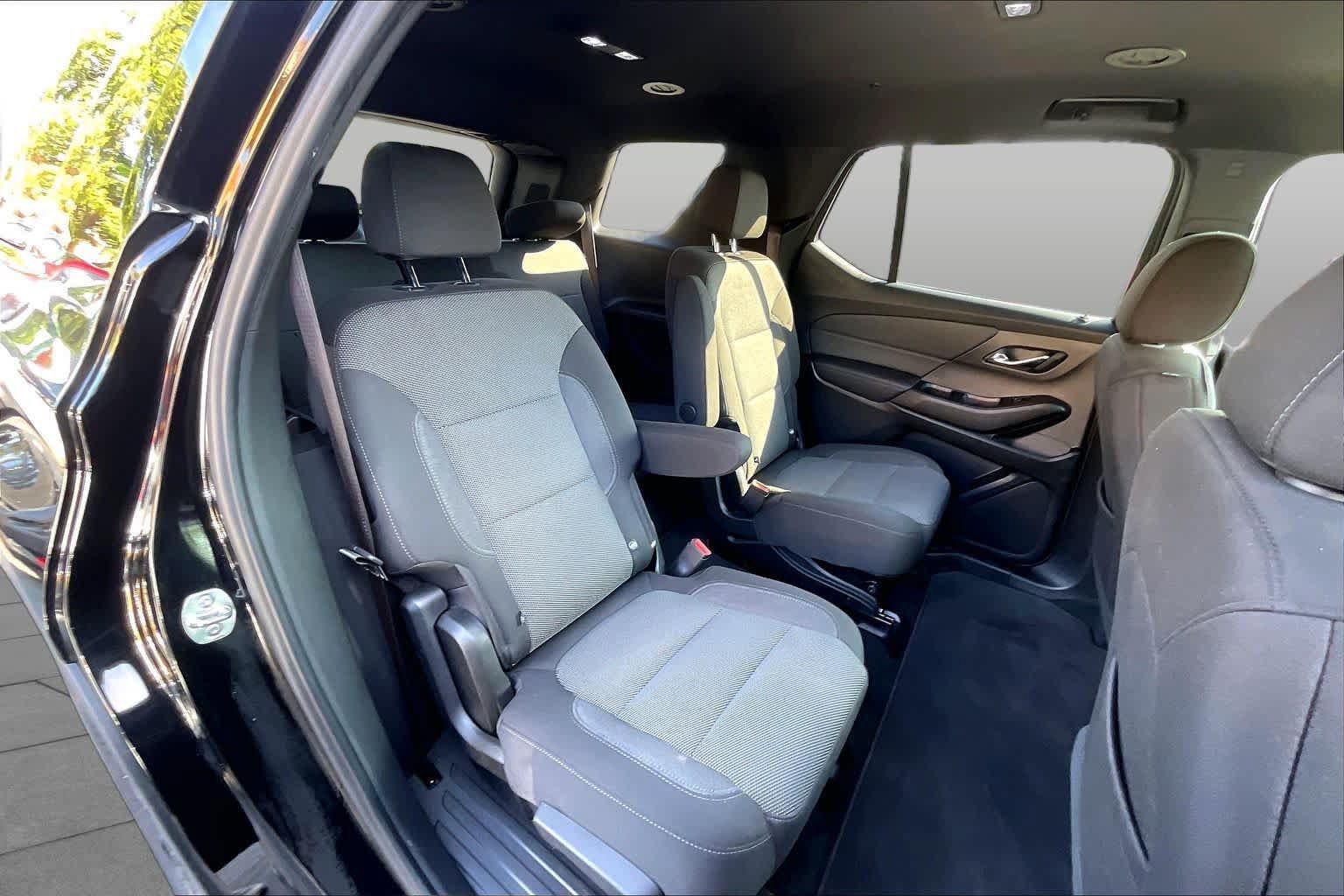 Used 2023 Chevrolet Traverse LT FWD image 26