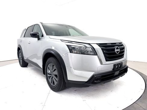 Used 2024 Nissan Pathfinder S FWD image 12