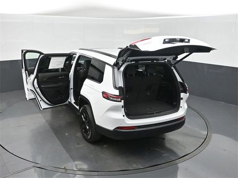 New 2025 Jeep Grand Cherokee L Altitude image 53