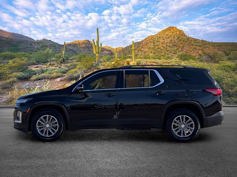 Used 2023 Chevrolet Traverse LT FWD image 7