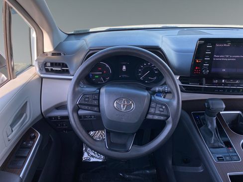 Used 2024 Toyota Sienna LE AWD/4WD image 12