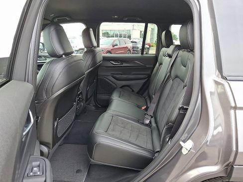 New 2025 Jeep Grand Cherokee Altitude image 6