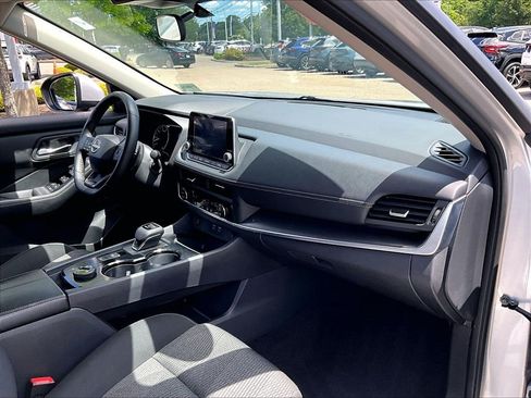 Used 2025 Nissan Rogue SV AWD/4WD image 14