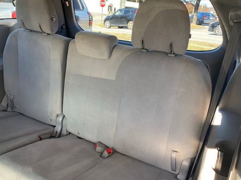 Used 2017 Toyota Sienna L image 8