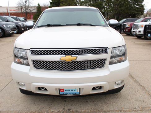 Used 2012 Chevrolet Suburban LTZ image 2