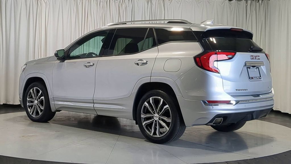Used 2020 GMC Terrain Denali w/ Denali Premium Package AWD/4WD image 8
