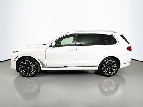 Used 2025 BMW X7 xDrive40i w/ Premium Package image 8