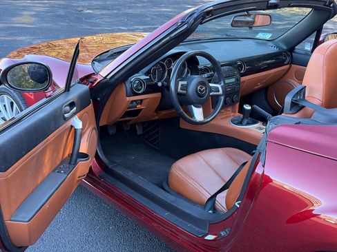 Used 2007 MAZDA MX-5 Miata Grand Touring w/ Premium Pkg image 8