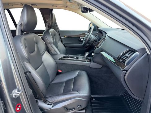 Used 2018 Volvo XC90 T5 Momentum w/ Convenience Package AWD/4WD image 18