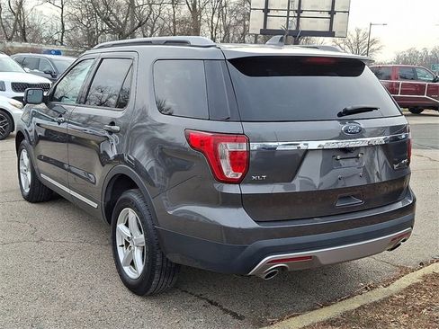 Used 2017 Ford Explorer XLT w/ Equipment Group 201A image 4