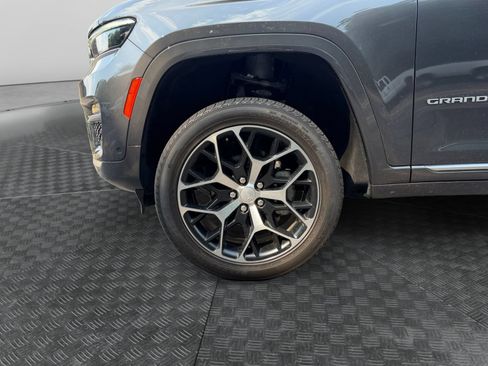 Used 2024 Jeep Grand Cherokee Summit AWD/4WD image 14