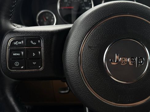 Used 2014 Jeep Wrangler Unlimited Sahara w/ Connectivity Group AWD/4WD image 22