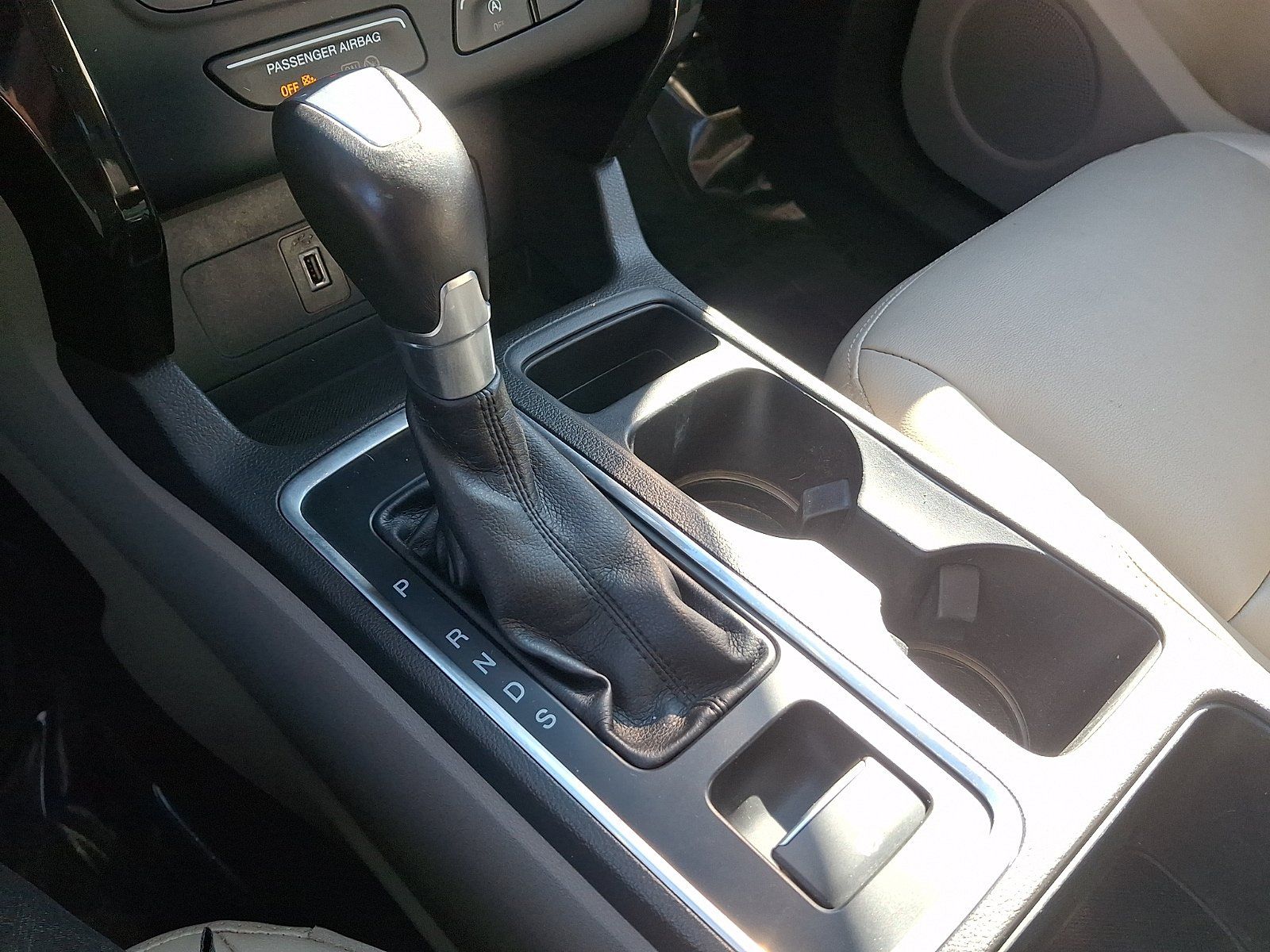 Used 2017 Ford Escape Titanium FWD image 13