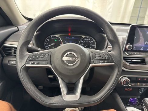 Used 2024 Nissan Altima 2.5 SV FWD image 21