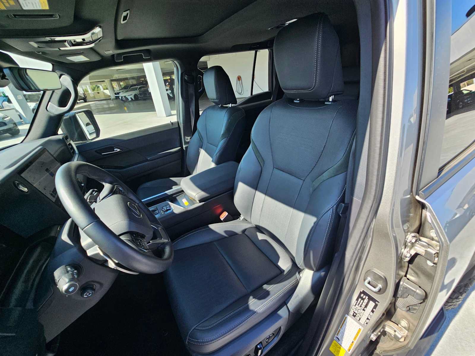 Used 2025 Lexus GX 550 AWD/4WD image 21