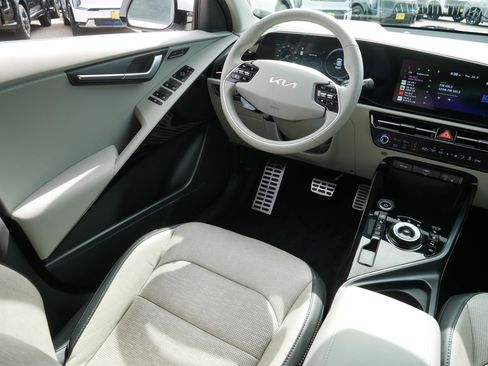 Used 2023 Kia Niro Wave FWD image 9