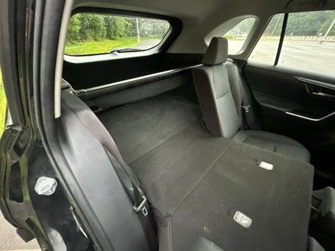 Used 2025 Toyota RAV4 XLE AWD/4WD image 52