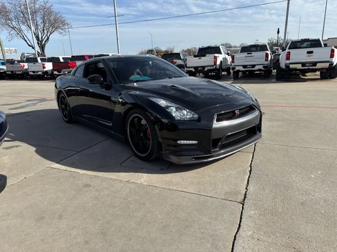 Used 2014 Nissan GT-R Track Edition image 2