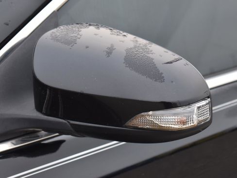 Used 2016 Toyota Avalon Limited image 4